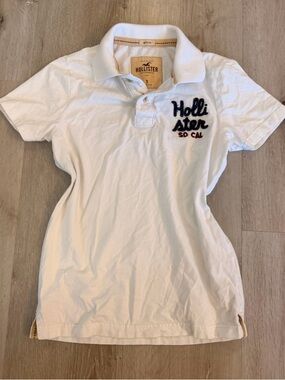 Vintage Hollister Y2K Women's White Polo Shirt - Surfer Cut Navy Script Logo
